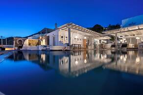 Flaskos Luxury Suites