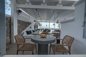Flaskos Luxury Suites