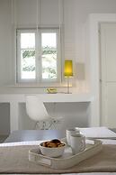 Kapetan Tasos Suites