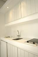 Kapetan Tasos Suites