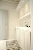 Kapetan Tasos Suites