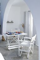 Kapetan Tasos Suites