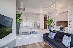 In The Sky - Sky Tower Apartments