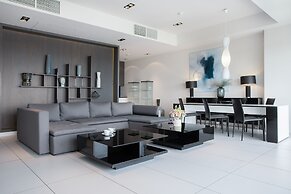 In The Sky - Sky Tower Apartments