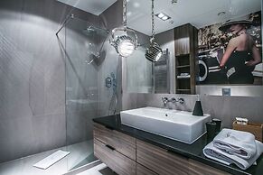 In The Sky - Sky Tower Apartments