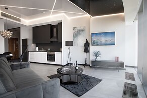 In The Sky - Sky Tower Apartments