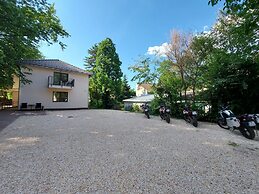Vén Diófa De Lux Panzió
