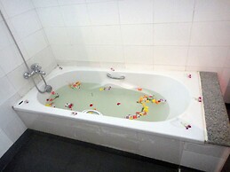 Golden Sunrise Hotel