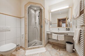 ASTER Boutique Hotel & Chalets