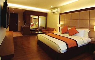 SanTomas Suites