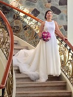 The Q Hotel & Restaurant