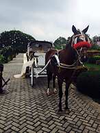 The Q Hotel & Restaurant