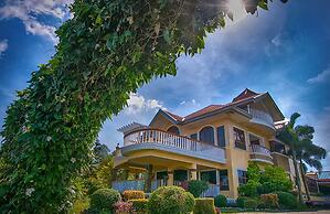 The Q Hotel & Restaurant