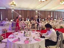 The Q Hotel & Restaurant