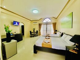 The Q Hotel & Restaurant