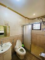 The Q Hotel & Restaurant