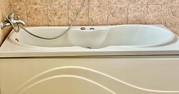 The Q Hotel & Restaurant