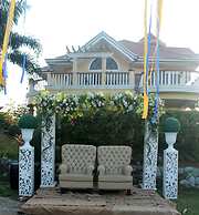 The Q Hotel & Restaurant