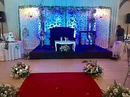 The Q Hotel & Restaurant