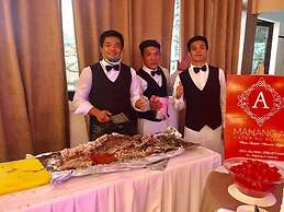 The Q Hotel & Restaurant