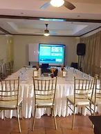 The Q Hotel & Restaurant