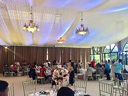 The Q Hotel & Restaurant