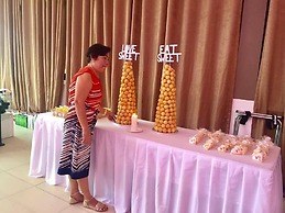 The Q Hotel & Restaurant