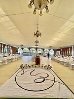 The Q Hotel & Restaurant