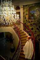 The Q Hotel & Restaurant