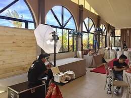 The Q Hotel & Restaurant