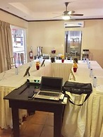 The Q Hotel & Restaurant