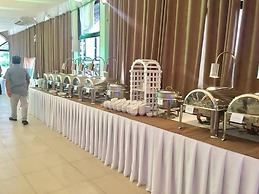 The Q Hotel & Restaurant