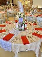 The Q Hotel & Restaurant