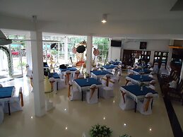 Palm Grove Holiday Inn