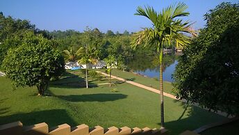 Kalla Bongo Lake Resort