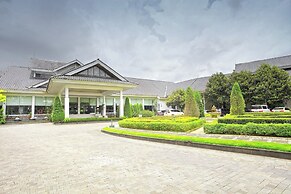 Lido Lake Resort By MNC Hotel