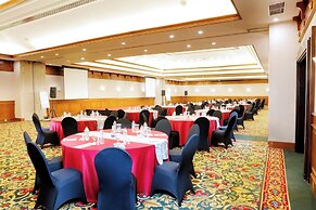 Lido Lake Resort By MNC Hotel