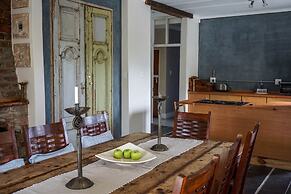 A Hilltop Country Retreat