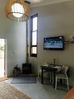 A Hilltop Country Retreat