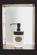 A Hilltop Country Retreat