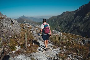 A Hilltop Country Retreat