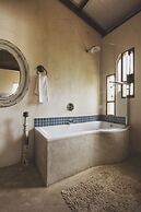 A Hilltop Country Retreat