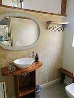 A Hilltop Country Retreat