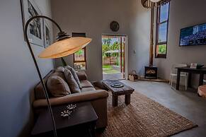 A Hilltop Country Retreat