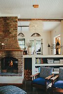 A Hilltop Country Retreat