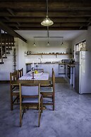 A Hilltop Country Retreat