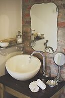 A Hilltop Country Retreat