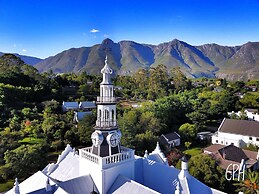 A Hilltop Country Retreat