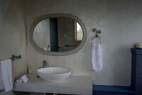 A Hilltop Country Retreat