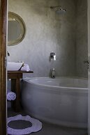 A Hilltop Country Retreat